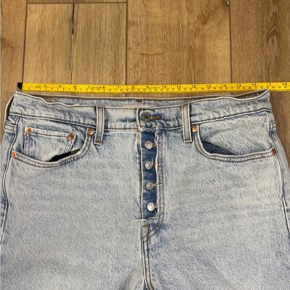 Levis Premium Jeans Womens Size 32x26 Light Stone Wash Wedgie Straight Fit - Picture 10 of 12